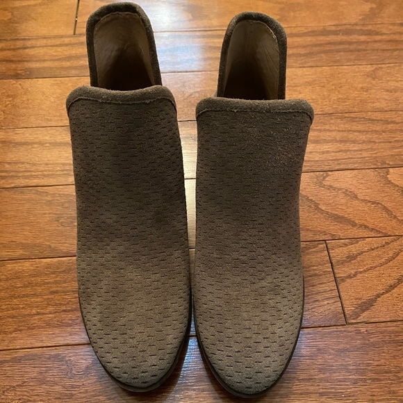 NWB Lucky Brand booties size 8. - Picture 2 of 8